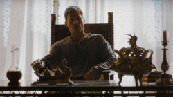 extant_GameOfThrones_4x01-TwoSwords_2881