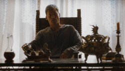 extant_GameOfThrones_4x01-TwoSwords_2882