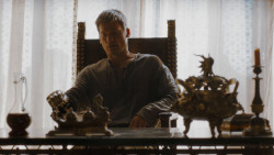 extant_GameOfThrones_4x01-TwoSwords_2883
