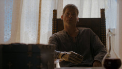 extant_GameOfThrones_4x01-TwoSwords_2975