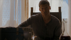 extant_GameOfThrones_4x01-TwoSwords_3001