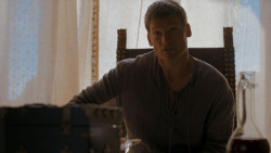 extant_GameOfThrones_4x01-TwoSwords_3002