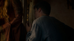 extant_GameOfThrones_4x01-TwoSwords_3068
