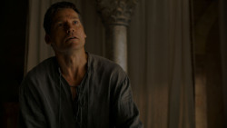 extant_GameOfThrones_4x01-TwoSwords_3132