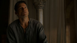 extant_GameOfThrones_4x01-TwoSwords_3133