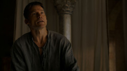 extant_GameOfThrones_4x01-TwoSwords_3134