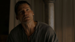 extant_GameOfThrones_4x01-TwoSwords_3140