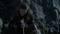 extant_GameOfThrones_4x01-TwoSwords_3218