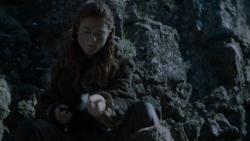 extant_GameOfThrones_4x01-TwoSwords_3219