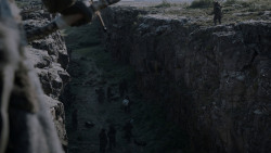 extant_GameOfThrones_4x01-TwoSwords_3297