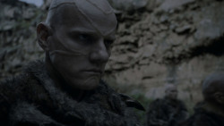 extant_GameOfThrones_4x01-TwoSwords_3335