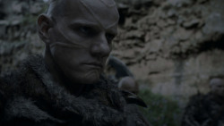extant_GameOfThrones_4x01-TwoSwords_3336