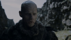 extant_GameOfThrones_4x01-TwoSwords_3360