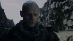 extant_GameOfThrones_4x01-TwoSwords_3361