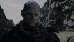 extant_GameOfThrones_4x01-TwoSwords_3362
