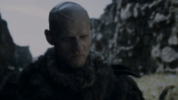 extant_GameOfThrones_4x01-TwoSwords_3364