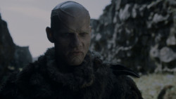 extant_GameOfThrones_4x01-TwoSwords_3365