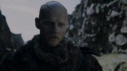 extant_GameOfThrones_4x01-TwoSwords_3366