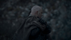 extant_GameOfThrones_4x01-TwoSwords_3373