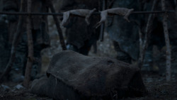 extant_GameOfThrones_4x01-TwoSwords_3378
