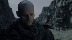 extant_GameOfThrones_4x01-TwoSwords_3387