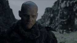 extant_GameOfThrones_4x01-TwoSwords_3393
