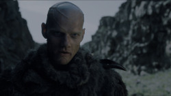 extant_GameOfThrones_4x01-TwoSwords_3396