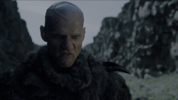 extant_GameOfThrones_4x01-TwoSwords_3397