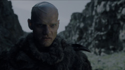extant_GameOfThrones_4x01-TwoSwords_3398