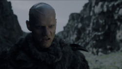 extant_GameOfThrones_4x01-TwoSwords_3399