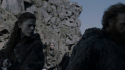 extant_GameOfThrones_4x01-TwoSwords_3415