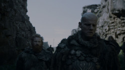 extant_GameOfThrones_4x01-TwoSwords_3419