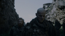 extant_GameOfThrones_4x01-TwoSwords_3420