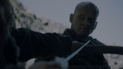 extant_GameOfThrones_4x01-TwoSwords_3462