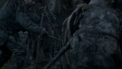 extant_GameOfThrones_4x01-TwoSwords_3488