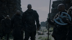 extant_GameOfThrones_4x01-TwoSwords_3513