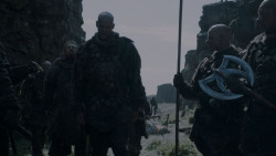 extant_GameOfThrones_4x01-TwoSwords_3515