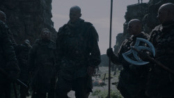 extant_GameOfThrones_4x01-TwoSwords_3516