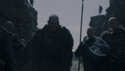 extant_GameOfThrones_4x01-TwoSwords_3524