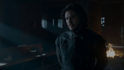 extant_GameOfThrones_4x01-TwoSwords_3731