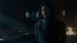 extant_GameOfThrones_4x01-TwoSwords_3741