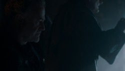 extant_GameOfThrones_4x01-TwoSwords_3980