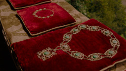extant_GameOfThrones_4x01-TwoSwords_4026