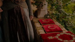 extant_GameOfThrones_4x01-TwoSwords_4030