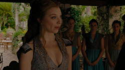 extant_GameOfThrones_4x01-TwoSwords_4049