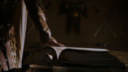 extant_GameOfThrones_4x01-TwoSwords_4473