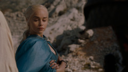 extant_GameOfThrones_4x01-TwoSwords_4553