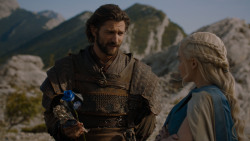 extant_GameOfThrones_4x01-TwoSwords_4619