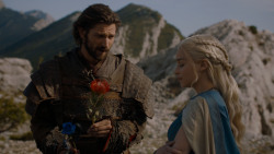 extant_GameOfThrones_4x01-TwoSwords_4635
