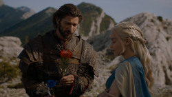 extant_GameOfThrones_4x01-TwoSwords_4636